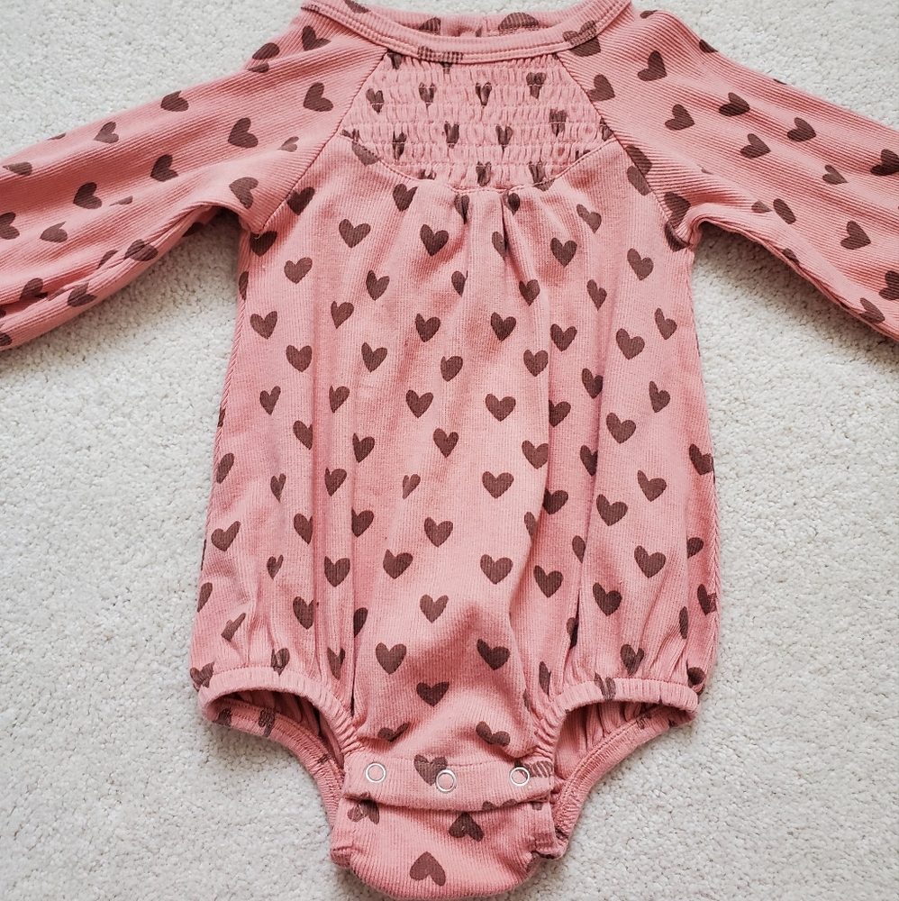Kate Quinn Baby Girls Ribbed Smocked Heart Bodysuit sz6-12m - Picture 10 of 12